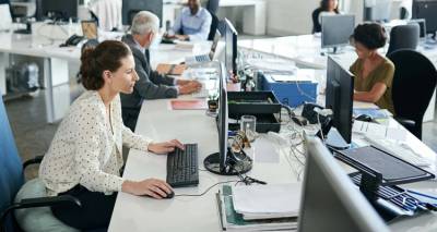 Το εργασιακό νομοσχέδιο σε 17 ερωταπαντήσεις | Τι αλλάζει σε άδειες, προσλήψεις, τι προβλέπει για 4ήμερη εργασία