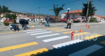 &Delta;&iota;&alpha;&beta;ά&sigma;&epsilon;&iota;&sigmaf; &pi;&epsilon;&zeta;ώ&nu; &alpha;&pi;έ&kappa;&tau;&eta;&sigma;&alpha;&nu; &chi;&omega;&rho;&iota;ά &tau;&eta;&sigmaf; &Lambda;ή&mu;&nu;&omicron;&upsilon;