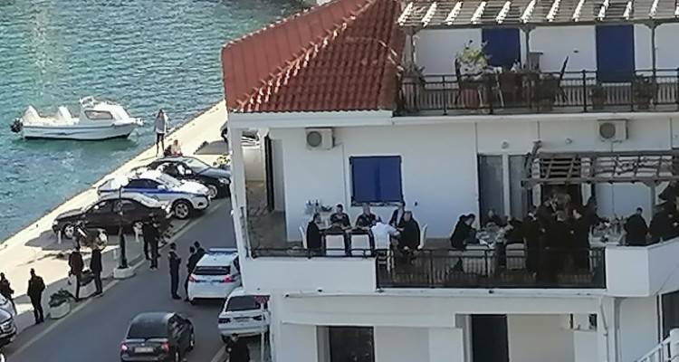 &Sigma;&tau;&epsilon;&phi;&alpha;&nu;ά&delta;&eta;&sigmaf; &gamma;&iota;&alpha; &tau;&omicron; &tau;&rho;&alpha;&pi;έ&zeta;&iota; &sigma;&tau;&eta;&nu; &Iota;&kappa;&alpha;&rho;ί&alpha;: &Kappa;ά&lambda;&epsilon;&sigma;&alpha; &tau;&omicron;&nu; &pi;&rho;&omega;&theta;&upsilon;&pi;&omicron;&upsilon;&rho;&gamma;ό &gamma;&iota;&alpha; έ&nu;&alpha; &sigma;ύ&nu;&tau;&omicron;&mu;&omicron; &gamma;&epsilon;ύ&mu;&alpha; -&Tau;&eta;&rho;ή&theta;&eta;&kappa;&alpha;&nu; ό&lambda;&alpha; &tau;&alpha; &mu;έ&tau;&rho;&alpha;