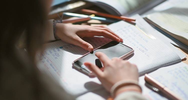Έ&pi;&epsilon;&sigma;&alpha;&nu; 25.000 &alpha;&pi;&omicron;&beta;&omicron;&lambda;έ&sigmaf; &gamma;&iota;&alpha; &kappa;&iota;&nu;&eta;&tau;ά &sigma;&tau;&alpha; &sigma;&chi;&omicron;&lambda;&epsilon;ί&alpha;, έ&kappa;&rho;&eta;&xi;&eta; &tau;&eta;&sigmaf; &Delta;&Epsilon;&Pi;&Upsilon; &sigma;&tau;&omicron;&upsilon;&sigmaf; &mu;&alpha;&theta;&eta;&tau;έ&sigmaf;