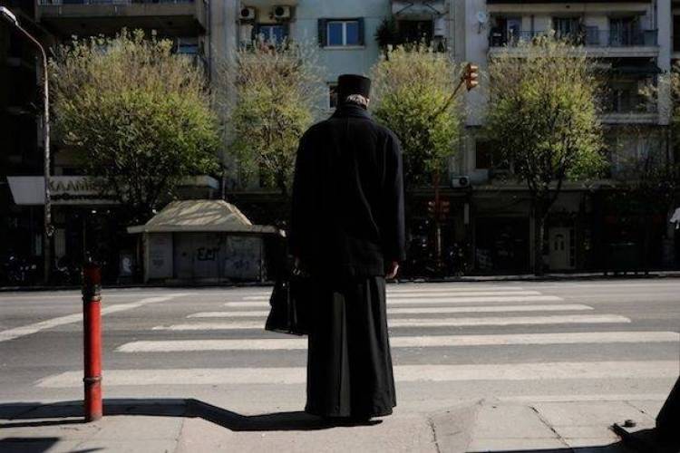 &Eta; &alpha;&pi;&rho;έ&pi;&epsilon;&iota;&alpha; &tau;&omega;&nu; &iota;&epsilon;&rho;έ&omega;&nu;