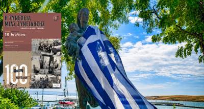 100 &chi;&rho;ό&nu;&iota;&alpha; &Nu;έ&alpha; &Kappa;&omicron;ύ&tau;&alpha;&lambda;&eta;: &Mu;&iota;&alpha; &upsilon;&pi;&alpha;ί&theta;&rho;&iota;&alpha; έ&kappa;&theta;&epsilon;&sigma;&eta; &phi;&omega;&tau;&omicron;&gamma;&rho;&alpha;&phi;ί&alpha;&sigmaf; &pi;&omicron;&upsilon; &alpha;&phi;&eta;&gamma;&epsilon;ί&tau;&alpha;&iota; &tau;&eta; &delta;&iota;&alpha;&delta;&rho;&omicron;&mu;ή &tau;&eta;&sigmaf; &mu;&nu;ή&mu;&eta;&sigmaf; &kappa;&alpha;&iota; &tau;&eta;&sigmaf; &iota;&sigma;&tau;&omicron;&rho;ί&alpha;&sigmaf;