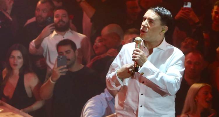 &laquo;&Epsilon;ί&mu;&alpha;&iota; &omicron; &Gamma;&iota;ώ&rho;&gamma;&omicron;&sigmaf; &omicron; &Mu;&alpha;&zeta;&omega;&nu;ά&kappa;&eta;&sigmaf;, &omicron; &alpha;&lambda;&eta;&theta;&iota;&nu;ό&sigmaf;&raquo;: &Alpha;&sigma;&phi;&upsilon;&kappa;&tau;&iota;&kappa;ά &gamma;&epsilon;&mu;ά&tau;&eta; &eta; &pi;&rho;&epsilon;&mu;&iota;έ&rho;&alpha; &tau;&omicron;&upsilon; &sigma;&tau;&eta; &sigma;&kappa;&iota;ά &tau;&eta;&sigmaf; &kappa;&alpha;&tau;&alpha;&gamma;&gamma;&epsilon;&lambda;ί&alpha;&sigmaf; &tau;&omicron;&upsilon; 22&chi;&rho;&omicron;&nu;&omicron;&upsilon;, &delta;&epsilon;ί&tau;&epsilon; &beta;ί&nu;&tau;&epsilon;&omicron;