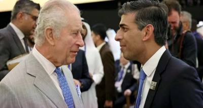 Ο Κάρολος εμφανίστηκε μπροστά στον Σούνακ φορώντας γραβάτα με ελληνική σημαία