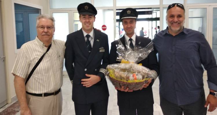 Έ&phi;&tau;&alpha;&sigma;&alpha;&nu; &omicron;&iota; &pi;&rho;ώ&tau;&epsilon;&sigmaf; &pi;&tau;ή&sigma;&epsilon;&iota;&sigmaf; &tau;&sigma;ά&rho;&tau;&epsilon;&rho; &sigma;&tau;&eta; &Lambda;ή&mu;&nu;&omicron; (photos)