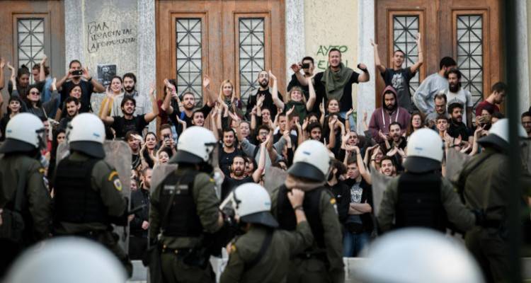 &Kappa;&upsilon;&beta;έ&rho;&nu;&eta;&sigma;&eta;: &laquo;&Tau;έ&lambda;&omicron;&sigmaf; &sigma;&tau;&eta;&nu; &alpha;&nu;&omicron;&mu;ί&alpha; &kappa;&alpha;&iota; &tau;&omicron;&upsilon;&sigmaf; &mu;&pi;&alpha;&chi;&alpha;&lambda;ά&kappa;&eta;&delta;&epsilon;&sigmaf; | &Theta;&alpha; &pi;&rho;&omicron;&chi;&omega;&rho;ή&sigma;&omicron;&upsilon;&mu;&epsilon; &beta;ή&mu;&alpha; &beta;ή&mu;&alpha;, &sigma;&chi;&omicron;&lambda;ή &sigma;&chi;&omicron;&lambda;ή&raquo;