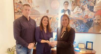 &Sigma;&upsilon;&nu;ά&nu;&tau;&eta;&sigma;&eta; &tau;&eta;&sigmaf; &Epsilon;.&Sigma;.&Pi;&Epsilon;.&Epsilon;.&Lambda;&Eta;&Mu; &mu;&epsilon; &tau;&eta; &Delta;ή&mu;&alpha;&rho;&chi;&omicron; &Lambda;ή&mu;&nu;&omicron;&upsilon; &gamma;&iota;&alpha; &theta;έ&mu;&alpha;&tau;&alpha; &tau;&omega;&nu; &sigma;&tau;&rho;&alpha;&tau;&iota;&omega;&tau;&iota;&kappa;ώ&nu;