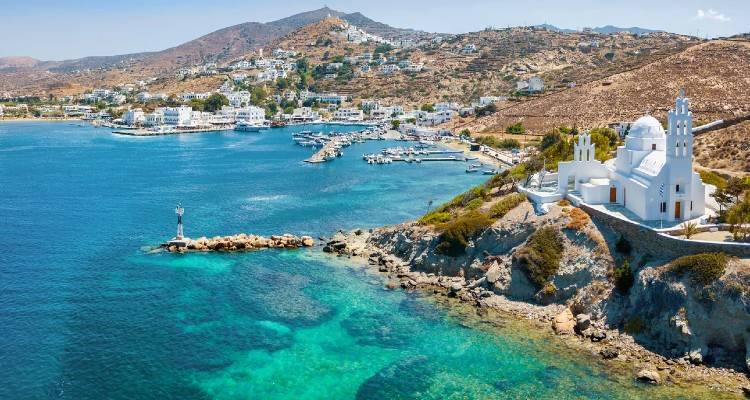 14 κρούσματα στο καράβι από την Ιο | Τι συνέβη στο νησί, οι διακοπές μετά τις πανελλήνιες και τα πάρτι
