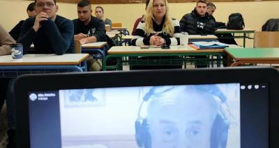 &Lambda;ή&mu;&nu;&omicron;&sigmaf;: &Eta; &alpha;&nu;ά&pi;&tau;&upsilon;&xi;&eta; &tau;&eta;&sigmaf; &epsilon;&lambda;&alpha;&iota;&omicron;&kappa;&omicron;&mu;ί&alpha;&sigmaf; &sigma;&tau;&omicron; &epsilon;&pi;ί&kappa;&epsilon;&nu;&tau;&rho;&omicron; &tau;&eta;&sigmaf; &tau;&epsilon;&lambda;&epsilon;&upsilon;&tau;&alpha;ί&alpha;&sigmaf; &epsilon;&nu;&eta;&mu;&epsilon;&rho;&omega;&tau;&iota;&kappa;ή&sigmaf; &omicron;&mu;&iota;&lambda;ί&alpha;&sigmaf; &sigma;&tau;&omicron; &Delta;. &Iota;&Epsilon;&Kappa;