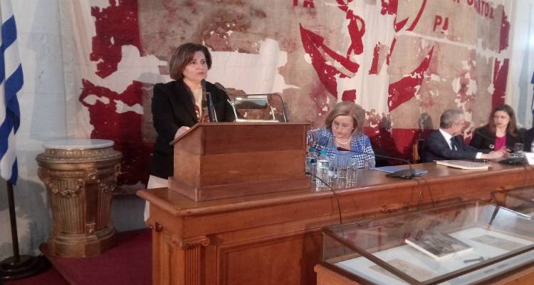 Η Χριστιάνα Καλογήρου στο συνέδριο του Πολιτικού Συνδέσμου Γυναικών στην Παλαιά Βουλή