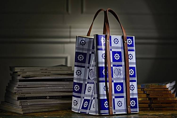 Οταν ένας τενεκές λαδιού γίνεται τσάντα: Νέοι Ελληνες σχεδιαστές μας κόβουν την ανάσα