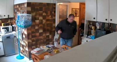 «Το σπίτι σας έχει διαρροή νερού»: Βίντεο με τον απατεώνα που υποδυόταν τον υδραυλικό για να κλέβει ηλικιωμένους - Τον έπιασαν στον Πειραιά με €37.050