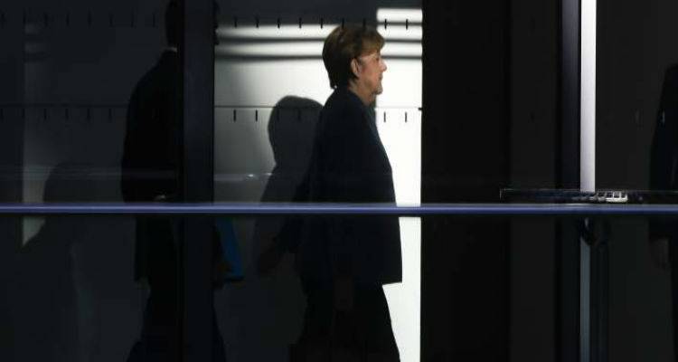 &Kappa;&rho;ί&sigma;&iota;&mu;&eta; &epsilon;&beta;&delta;&omicron;&mu;ά&delta;&alpha; &sigma;&tau;&eta; &Gamma;&epsilon;&rho;&mu;&alpha;&nu;ί&alpha;: &Mu;έ&chi;&rho;&iota; &tau;&eta;&nu; &Pi;&alpha;&rho;&alpha;&sigma;&kappa;&epsilon;&upsilon;ή &eta; &alpha;&pi;ό&phi;&alpha;&sigma;&eta; &gamma;&iota;&alpha; &kappa;&upsilon;&beta;έ&rho;&nu;&eta;&sigma;&eta; &sigma;&upsilon;&nu;&alpha;&sigma;&pi;&iota;&sigma;&mu;&omicron;ύ