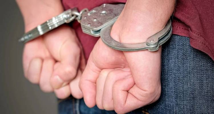 &Pi;ά&tau;&rho;&alpha;: &Sigma;&upsilon;&nu;&epsilon;&lambda;ή&phi;&theta;&eta; &kappa;&alpha;&theta;&eta;&gamma;&eta;&tau;ή&sigmaf; &gamma;&iota;&alpha; &gamma;&epsilon;&nu;&epsilon;&tau;ή&sigma;&iota;&epsilon;&sigmaf; &pi;&rho;ά&xi;&epsilon;&iota;&sigmaf; &mu;&epsilon; &alpha;&nu;&eta;&lambda;ί&kappa;&omicron;&upsilon;&sigmaf; -&Tau;&omicron;&nu; &kappa;&alpha;&tau;ή&gamma;&gamma;&epsilon;&iota;&lambda;&epsilon; &pi;&rho;ώ&eta;&nu; &mu;&alpha;&theta;ή&tau;&rho;&iota;ά &tau;&omicron;&upsilon;