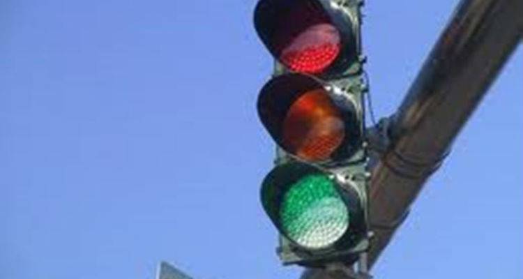 Δυσλειτουργία στο φωτεινό σηματοδότη και στο φωτισμό του κόμβου του Λιβαδοχωρίου