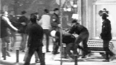 Τελικά έφταιγε η... ζαρντινιέρα! Αθώοι έξι αστυνομικοί - Καταδικάστηκαν δύο