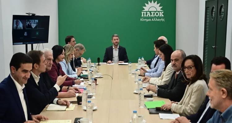 Βαρύ κλίμα στο ΠΑΣΟΚ: Ανδρουλάκης κατά πρωτοκλασάτων | Στα δύο το κόμμα για τις κυβερνητικές συνεργασίες, οι διάλογοι