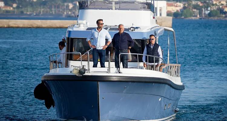 &Tau;&omicron;&nu; &Mu;&alpha;ΐ&omicron; &omicron; &Kappa;&alpha;&sigma;&sigma;&epsilon;&lambda;ά&kappa;&eta;&sigmaf; &sigma;&tau;&eta; &Lambda;ή&mu;&nu;&omicron;