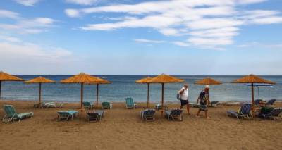 ΑΑΔΕ: Πάνω από 400 παραβάσεις σε δημοφιλείς τουριστικούς προορισμούς - «Λουκέτο» για 48 ώρες και πρόστιμα