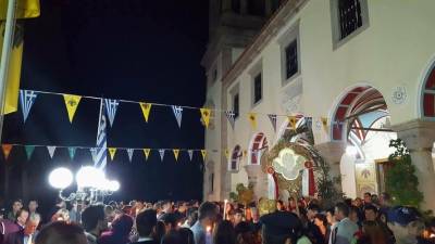 Το &quot;Χριστός Ανέστη&quot; στην Αγία Τριάδα της Μύρινας (Photoς + Video)