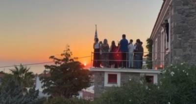 &Mu;&epsilon;&gamma;ά&lambda;&epsilon;&sigmaf; &sigma;&tau;&iota;&gamma;&mu;έ&sigmaf; &sigma;&tau;&omicron;&nu; Ά&eta; &Sigma;&tau;&rho;&alpha;&tau;ή: &Eta; &Omicron;&rho;&chi;ή&sigma;&tau;&rho;&alpha; &Delta;&omega;&mu;&alpha;&tau;ί&omicron;&upsilon; &Alpha;&lambda;&epsilon;&xi;&alpha;&nu;&delta;&rho;&omicron;ύ&pi;&omicron;&lambda;&eta;&sigmaf; &sigma;&upsilon;&gamma;&kappa;ί&nu;&eta;&sigma;&epsilon; &sigma;&tau;&omicron; &Mu;&omicron;&upsilon;&sigma;&epsilon;ί&omicron; &Delta;&eta;&mu;&omicron;&kappa;&rho;&alpha;&tau;ί&alpha;&sigmaf;