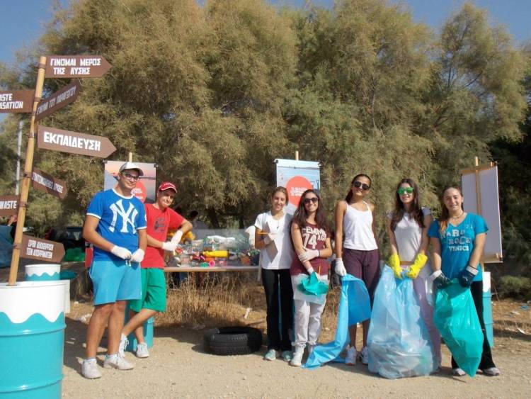 «Καθαρίζουμε ό,τι αφήσαμε πίσω μας στις παραλίες»... της Λήμνου