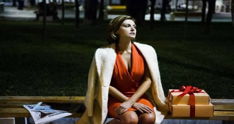 "&Epsilon;&pi;ά&gamma;&gamma;&epsilon;&lambda;&mu;&alpha; &Pi;ό&rho;&nu;&eta;" : &Eta; &Alpha;&lambda;&epsilon;&xi;ά&nu;&delta;&rho;&alpha; &Pi;&alpha;&lambda;&alpha;&iota;&omicron;&lambda;ό&gamma;&omicron;&upsilon; έ&rho;&chi;&epsilon;&tau;&alpha;&iota; &sigma;&tau;&omicron; &laquo;&Mu;&alpha;&rho;&omicron;ύ&lambda;&alpha;&raquo;