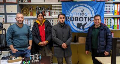 &Lambda;ή&mu;&nu;&omicron;&sigmaf;: &Omicron;&iota; &sigma;&pi;&omicron;&upsilon;&delta;&alpha;&sigma;&tau;έ&sigmaf; &Pi;&lambda;&eta;&rho;&omicron;&phi;&omicron;&rho;&iota;&kappa;ή&sigmaf; &tau;&omicron;&upsilon; &Iota;&Epsilon;&Kappa; &sigma;&tau;&eta;&nu; &Alpha;&kappa;&alpha;&delta;&eta;&mu;ί&alpha; &Rho;&omicron;&mu;&pi;&omicron;&tau;&iota;&kappa;ή&sigmaf; &tau;&omicron;&upsilon; &nu;&eta;&sigma;&iota;&omicron;ύ (photos)