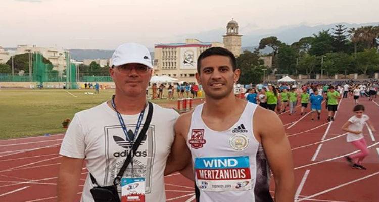 &Sigma;&tau;&omicron; &delta;&epsilon;ύ&tau;&epsilon;&rho;&omicron; &sigma;&kappa;&alpha;&lambda;ί &tau;&omicron;&upsilon; &beta;ά&theta;&rho;&omicron;&upsilon; &omicron; &Lambda;&eta;&mu;&nu;&iota;ό&sigmaf; &Mu;&iota;&chi;ά&lambda;&eta;&sigmaf; &Mu;&epsilon;&rho;&tau;&zeta;&alpha;&nu;ί&delta;&eta;&sigmaf;