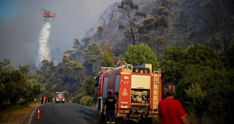 &Alpha;&delta;&iota;ά&kappa;&omicron;&pi;&eta; &mu;ά&chi;&eta; &sigma;&tau;&alpha; &tau;έ&sigma;&sigma;&epsilon;&rho;&alpha; &pi;ύ&rho;&iota;&nu;&alpha; &mu;έ&tau;&omega;&pi;&alpha;: Ό&lambda;&epsilon;&sigmaf; &omicron;&iota; &epsilon;&xi;&epsilon;&lambda;ί&xi;&epsilon;&iota;&sigmaf; &gamma;&iota;&alpha; &Rho;ό&delta;&omicron;, &Kappa;έ&rho;&kappa;&upsilon;&rho;&alpha;, &Kappa;ά&rho;&upsilon;&sigma;&tau;&omicron; &kappa;&alpha;&iota; &Alpha;ί&gamma;&iota;&omicron;
