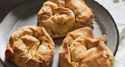 &Tau;&upsilon;&rho;&omicron;&pi;&iota;&tau;ά&rho;&iota; &sigma;&tau;&rho;&iota;&phi;&tau;ό &mu;&epsilon; &tau;&omicron; &pi;&alpha;&rho;&alpha;&delta;&omicron;&sigma;&iota;&alpha;&kappa;ό &kappa;&alpha;&lambda;&alpha;&theta;ά&kappa;&iota; &Lambda;ή&mu;&nu;&omicron;&upsilon;