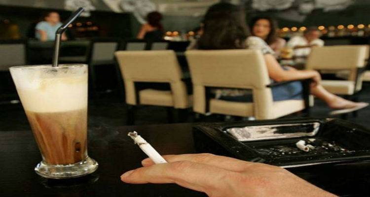 Έπεσαν τα πρώτα πρόστιμα για το κάπνισμα στη Λήμνο