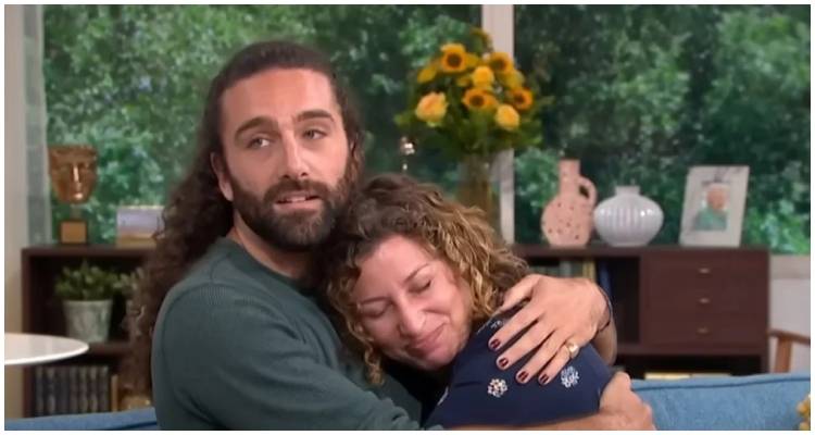 Ο άνδρας που έκανε τις αγκαλιές... επιχείρηση -Χρεώνει 85 ευρώ την ώρα