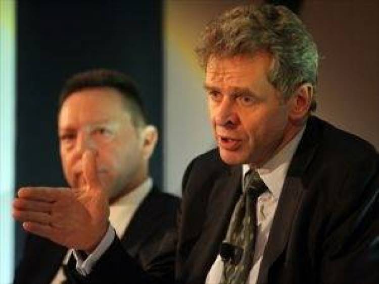 Στην Αθήνα η τρόικα υπό τη σκιά της έκθεσης του ΔΝΤ