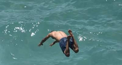 &Lambda;ή&mu;&nu;&omicron;&sigmaf;: &Nu;&epsilon;&alpha;&rho;ό&sigmaf; &chi;&tau;ύ&pi;&eta;&sigma;&epsilon; &sigma;&tau;&omicron; &kappa;&epsilon;&phi;ά&lambda;&iota; &mu;&epsilon;&tau;ά &alpha;&pi;ό &beta;&omicron;&upsilon;&tau;&iota;ά &sigma;&tau;&eta; &theta;ά&lambda;&alpha;&sigma;&sigma;&alpha;