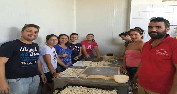 7.000 &Lambda;&eta;&mu;&nu;&iota;έ&sigmaf; &beta;&alpha;&lambda;ά&nu;&epsilon;&sigmaf; &sigma;&epsilon; &lambda;ί&gamma;&epsilon;&sigmaf; ώ&rho;&epsilon;&sigmaf; | &Omicron;&iota; &laquo;&Lambda;&eta;&mu;&nu;&iota;&omicron;ί &epsilon;&nu; &delta;&rho;ά&sigma;&epsilon;&iota;&raquo; &sigma;&upsilon;&nu;&epsilon;&chi;ί&zeta;&omicron;&upsilon;&nu; &nu;&alpha; &mu;&alpha;&sigmaf; &epsilon;&kappa;&pi;&lambda;ή&sigma;&sigma;&omicron;&upsilon;&nu; &epsilon;&upsilon;&chi;ά&rho;&iota;&sigma;&tau;&alpha; (photos)