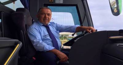 &Theta;&lambda;ί&psi;&eta; &sigma;&tau;&omicron; &Pi;&lambda;&alpha;&tau;ύ: &laquo;Έ&phi;&upsilon;&gamma;&epsilon;&raquo; &xi;&alpha;&phi;&nu;&iota;&kappa;ά &alpha;&pi;ό &tau;&eta; &zeta;&omega;ή &omicron; &Gamma;&iota;ώ&rho;&gamma;&omicron;&sigmaf; &Mu;&pi;&alpha;&nu;&alpha;&nu;ή&sigmaf;