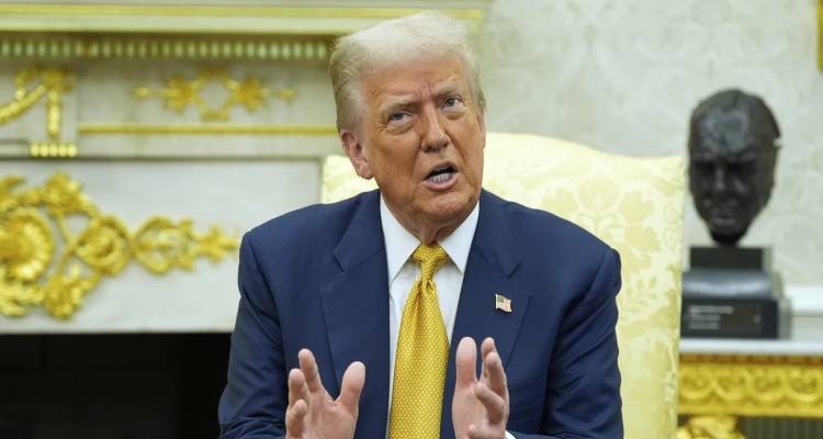 Ο Τραμπ επέβαλε επιπρόσθετους δασμούς σε δεκάδες χώρες -Τι ισχύει για ΕΕ και Καναδά