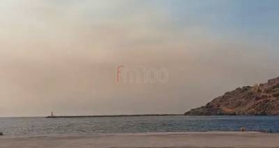 &Omicron; &kappa;&alpha;&pi;&nu;ό&sigmaf; &tau;&eta;&sigmaf; &phi;&omega;&tau;&iota;ά&sigmaf; &pi;&omicron;&upsilon; &mu;&alpha;ί&nu;&epsilon;&tau;&alpha;&iota; &sigma;&tau;&eta;&nu; &Alpha;&lambda;&epsilon;&xi;&alpha;&nu;&delta;&rho;&omicron;ύ&pi;&omicron;&lambda;&eta; &kappa;&alpha;&lambda;ύ&pi;&tau;&epsilon;&iota; &tau;&omicron;&nu; &omicron;&upsilon;&rho;&alpha;&nu;ό &tau;&eta;&sigmaf; &Lambda;ή&mu;&nu;&omicron;&upsilon; (video+photos)