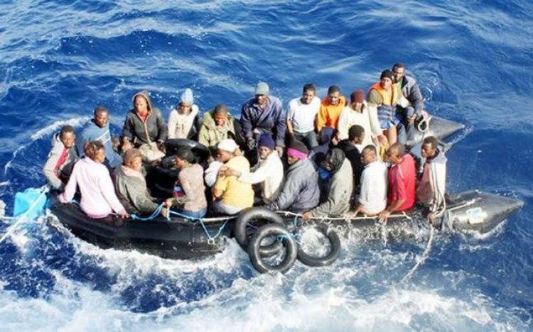 Το αδιαχώρητο στο Λιμάνι Αγίου Νικολάου από παράνομους μετανάστες