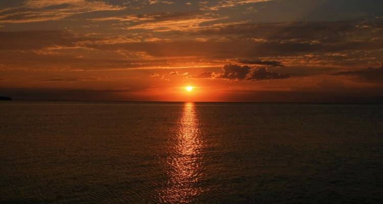 &Chi;&epsilon;&iota;&mu;ώ&nu;&alpha;&sigmaf; &kappa;&alpha;&iota; &epsilon;&pi;ί&sigma;&eta;&mu;&alpha;: Έ&phi;&tau;&alpha;&sigma;&epsilon; &eta; &mu;&epsilon;&gamma;&alpha;&lambda;ύ&tau;&epsilon;&rho;&eta; &nu;ύ&chi;&tau;&alpha; &tau;&omicron;&upsilon; &chi;&rho;ό&nu;&omicron;&upsilon; | &Tau;&iota; &sigma;&eta;&mu;&alpha;&tau;&omicron;&delta;&omicron;&tau;&epsilon;ί &tau;&omicron; &chi;&epsilon;&iota;&mu;&epsilon;&rho;&iota;&nu;ό &eta;&lambda;&iota;&omicron;&sigma;&tau;ά&sigma;&iota;&omicron;