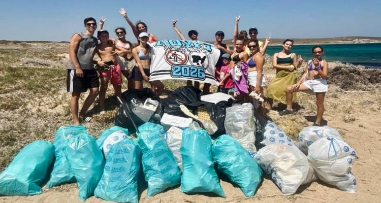 &Mu;&alpha;&theta;ή&mu;&alpha;&tau;&alpha; &epsilon;&theta;&epsilon;&lambda;&omicron;&nu;&tau;&iota;&sigma;&mu;&omicron;ύ &alpha;&pi;ό &tau;&eta; &nu;&epsilon;&omicron;&lambda;&alpha;ί&alpha; &tau;&omega;&nu; &Sigma;&kappa;&alpha;&nu;&delta;&alpha;&lambda;ί&omicron;&upsilon;: &Kappa;&alpha;&theta;ά&rho;&iota;&sigma;&alpha;&nu; &tau;&eta;&nu; &pi;&alpha;&rho;&alpha;&lambda;ί&alpha; &Lambda;&omicron;&upsilon;&rho;ί &mu;&alpha;&zeta;&epsilon;ύ&omicron;&nu;&tau;&alpha;&sigmaf; &pi;ά&nu;&omega; &alpha;&pi;ό 10 &sigma;&alpha;&kappa;&omicron;ύ&lambda;&epsilon;&sigmaf; &sigma;&kappa;&omicron;&upsilon;&pi;ί&delta;&iota;&alpha;
