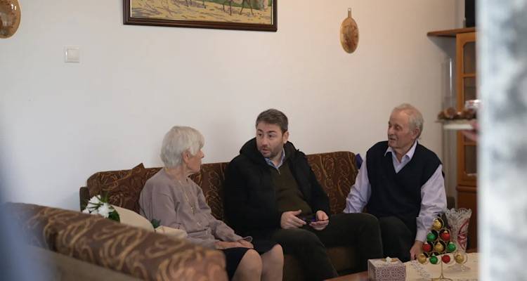 &Omicron; &Alpha;&nu;&delta;&rho;&omicron;&upsilon;&lambda;ά&kappa;&eta;&sigmaf; &epsilon;&upsilon;&chi;&alpha;&rho;ί&sigma;&tau;&eta;&sigma;&epsilon; &tau;&omicron; &zeta;&epsilon;&upsilon;&gamma;ά&rho;&iota; &eta;&lambda;&iota;&kappa;&iota;&omega;&mu;έ&nu;&omega;&nu; &pi;&omicron;&upsilon; έ&kappa;&alpha;&nu;&epsilon; &delta;&omega;&rho;&epsilon;ά 100.000 &epsilon;&upsilon;&rho;ώ &sigma;&tau;&omicron; &nu;&omicron;&sigma;&omicron;&kappa;&omicron;&mu;&epsilon;ί&omicron; &Delta;&iota;&delta;&upsilon;&mu;&omicron;&tau;&epsilon;ί&chi;&omicron;&upsilon;
