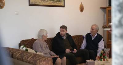 &Omicron; &Alpha;&nu;&delta;&rho;&omicron;&upsilon;&lambda;ά&kappa;&eta;&sigmaf; &epsilon;&upsilon;&chi;&alpha;&rho;ί&sigma;&tau;&eta;&sigma;&epsilon; &tau;&omicron; &zeta;&epsilon;&upsilon;&gamma;ά&rho;&iota; &eta;&lambda;&iota;&kappa;&iota;&omega;&mu;έ&nu;&omega;&nu; &pi;&omicron;&upsilon; έ&kappa;&alpha;&nu;&epsilon; &delta;&omega;&rho;&epsilon;ά 100.000 &epsilon;&upsilon;&rho;ώ &sigma;&tau;&omicron; &nu;&omicron;&sigma;&omicron;&kappa;&omicron;&mu;&epsilon;ί&omicron; &Delta;&iota;&delta;&upsilon;&mu;&omicron;&tau;&epsilon;ί&chi;&omicron;&upsilon;