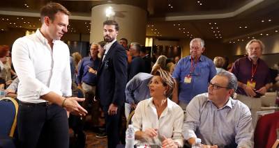 &Sigma;&Upsilon;&Rho;&Iota;&Zeta;&Alpha;: &Epsilon;&xi;&alpha;&sigma;&phi;&alpha;&lambda;ί&sigma;&tau;&eta;&kappa;&epsilon; &eta; &alpha;&pi;&alpha;&rho;&tau;ί&alpha;, &xi;&epsilon;&kappa;ί&nu;&eta;&sigma;&epsilon; &eta; &sigma;&upsilon;&nu;&epsilon;&delta;&rho;ί&alpha;&sigma;&eta;