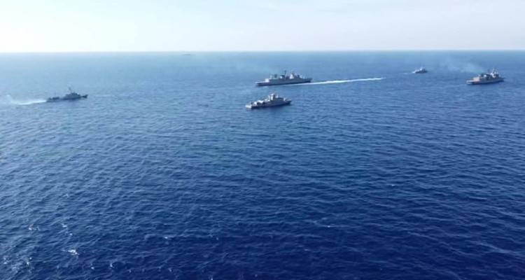 &Epsilon;&lambda;&lambda;&eta;&nu;&omicron;&tau;&omicron;&upsilon;&rho;&kappa;&iota;&kappa;ά- &laquo;&Kappa;ό&kappa;&kappa;&iota;&nu;&omicron;&sigmaf; &Omicron;&kappa;&tau;ώ&beta;&rho;&eta;&sigmaf;&raquo; &sigma;&tau;&omicron; &Kappa;&alpha;&sigma;&tau;&epsilon;&lambda;ό&rho;&iota;&zeta;&omicron;: &Sigma;&epsilon; &delta;&iota;ά&tau;&alpha;&xi;&eta; &mu;ά&chi;&eta;&sigmaf; &omicron; &epsilon;&lambda;&lambda;&eta;&nu;&iota;&kappa;ό&sigmaf; &sigma;&tau;ό&lambda;&omicron;&sigmaf; &lambda;ό&gamma;&omega; Oruc Reis