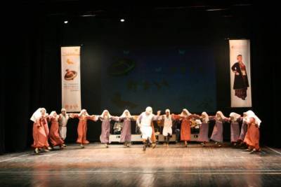 &Delta;&upsilon;&nu;&alpha;&mu;&iota;&kappa;ή &pi;&alpha;&rho;&omicron;&upsilon;&sigma;ί&alpha; &mu;&iota;&kappa;&rho;ώ&nu; &Lambda;&eta;&mu;&nu;&iota;ώ&nu; &chi;&omicron;&rho;&epsilon;&upsilon;&tau;ώ&nu; &sigma;&tau;&eta; &Beta;έ&rho;&omicron;&iota;&alpha;