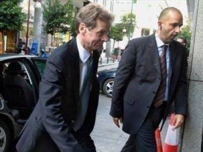 Αιφνιδιαστική συνάντηση Στουρνάρα - τρόικας για ΕΡΤ