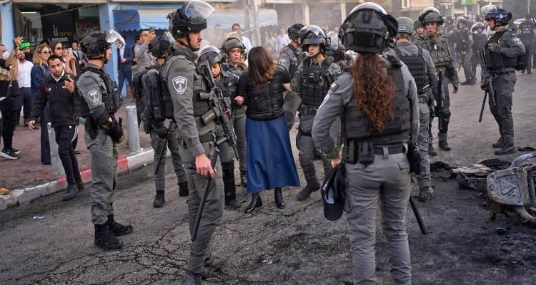 &Upsilon;&pi;&epsilon;&rho;&omicron;&rho;&theta;ό&delta;&omicron;&xi;&omicron;&iota; &Epsilon;&beta;&rho;&alpha;ί&omicron;&iota; &kappa;&alpha;&tau;&alpha;&delta;ί&omega;&xi;&alpha;&nu; &gamma;&upsilon;&nu;&alpha;ί&kappa;&epsilon;&sigmaf; &sigma;&tau;&rho;&alpha;&tau;&iota;&omega;&tau;&iota;&kappa;&omicron;ύ&sigmaf; &sigma;&tau;&omicron; &Iota;&sigma;&rho;&alpha;ή&lambda; -&Tau;&iota;&sigmaf; έ&sigma;&omega;&sigma;&epsilon; &eta; &alpha;&sigma;&tau;&upsilon;&nu;&omicron;&mu;ί&alpha;, &alpha;&kappa;&omicron;&lambda;&omicron;ύ&theta;&eta;&sigma;&alpha;&nu; &epsilon;&pi;&epsilon;&iota;&sigma;ό&delta;&iota;&alpha; [&beta;ί&nu;&tau;&epsilon;&omicron;]