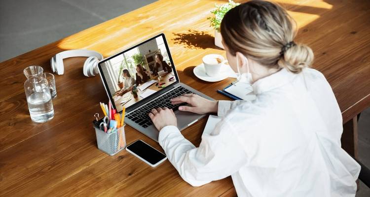 Η τηλεργασία στη Βρετανία: Ευελιξία ή πρόκληση;